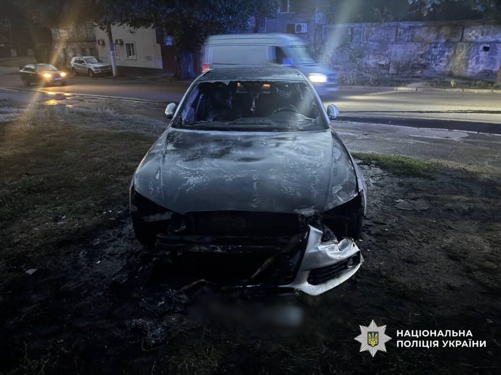 В Одесі затримали хлопця та дівчину за серійний підпал елітних авто В Одессе задержали парня и девушку за серийный поджог элитных авто