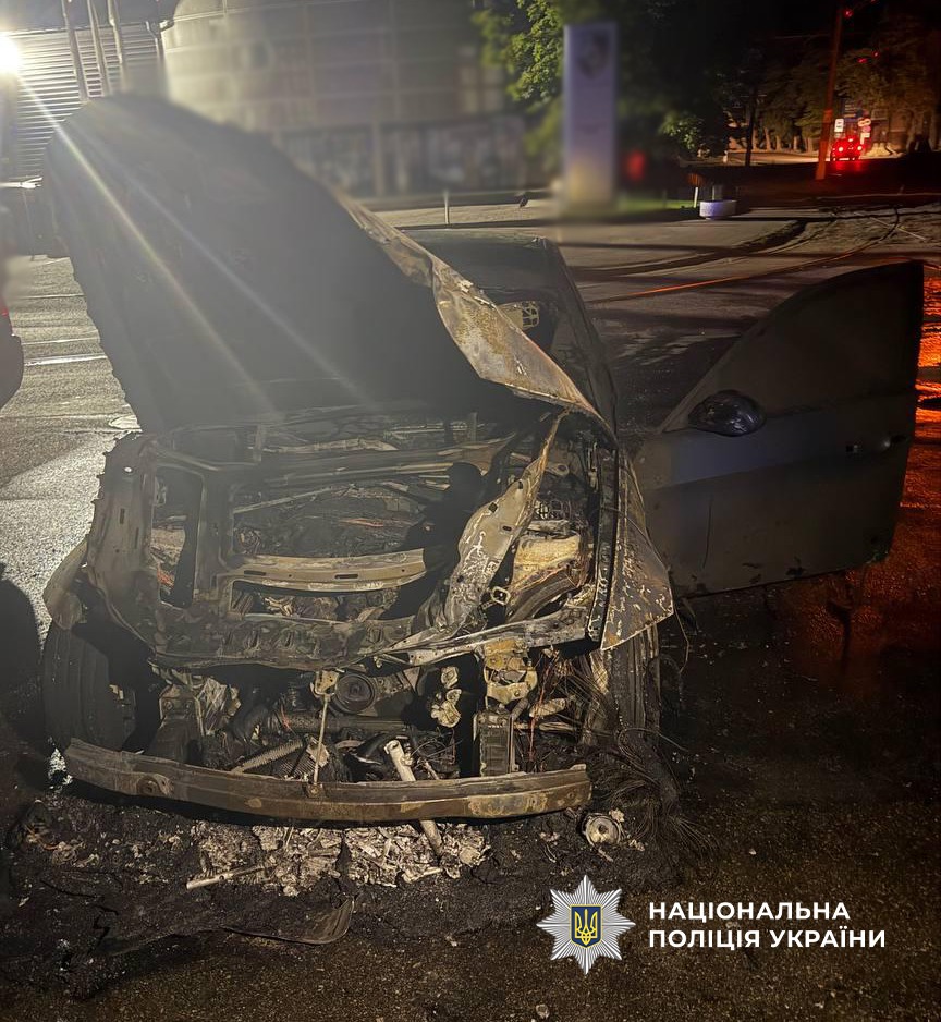 В Одесі затримали хлопця та дівчину за серійний підпал елітних авто В Одессе задержали парня и девушку за серийный поджог элитных авто