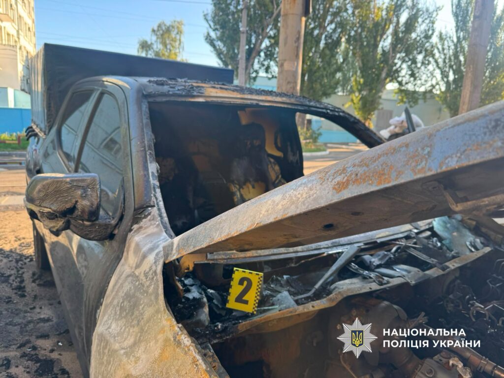 В Одесі затримали хлопця та дівчину за серійний підпал елітних авто В Одессе задержали парня и девушку за серийный поджог элитных авто