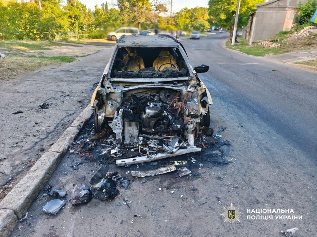 В Одесі затримали хлопця та дівчину за серійний підпал елітних авто В Одессе задержали парня и девушку за серийный поджог элитных авто