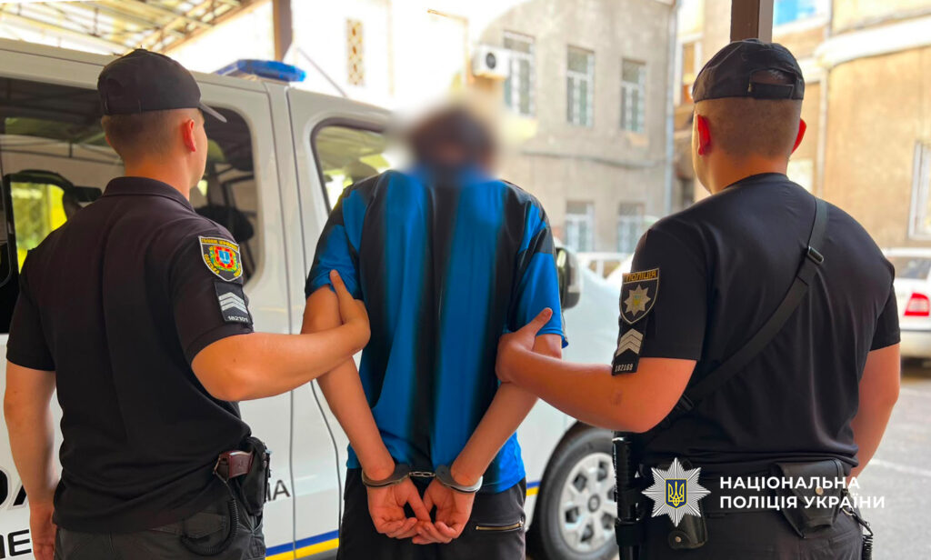 Молодика підозрюють у смертельному побитті безхатька в Одесі Молодика підозрюють у смертельному побитті безхатька в Одесі