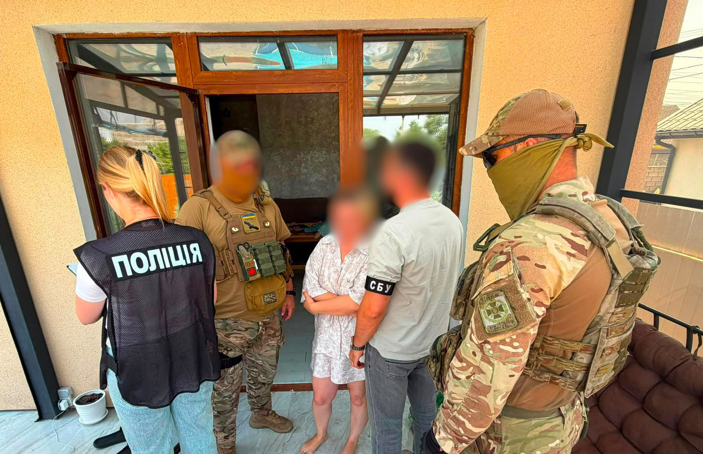 Трьох лікарок підозрюють у схемі з фейковими діагнозами для виїзду з України Трьох лікарок підозрюють у схемі з фейковими діагнозами для виїзду з України