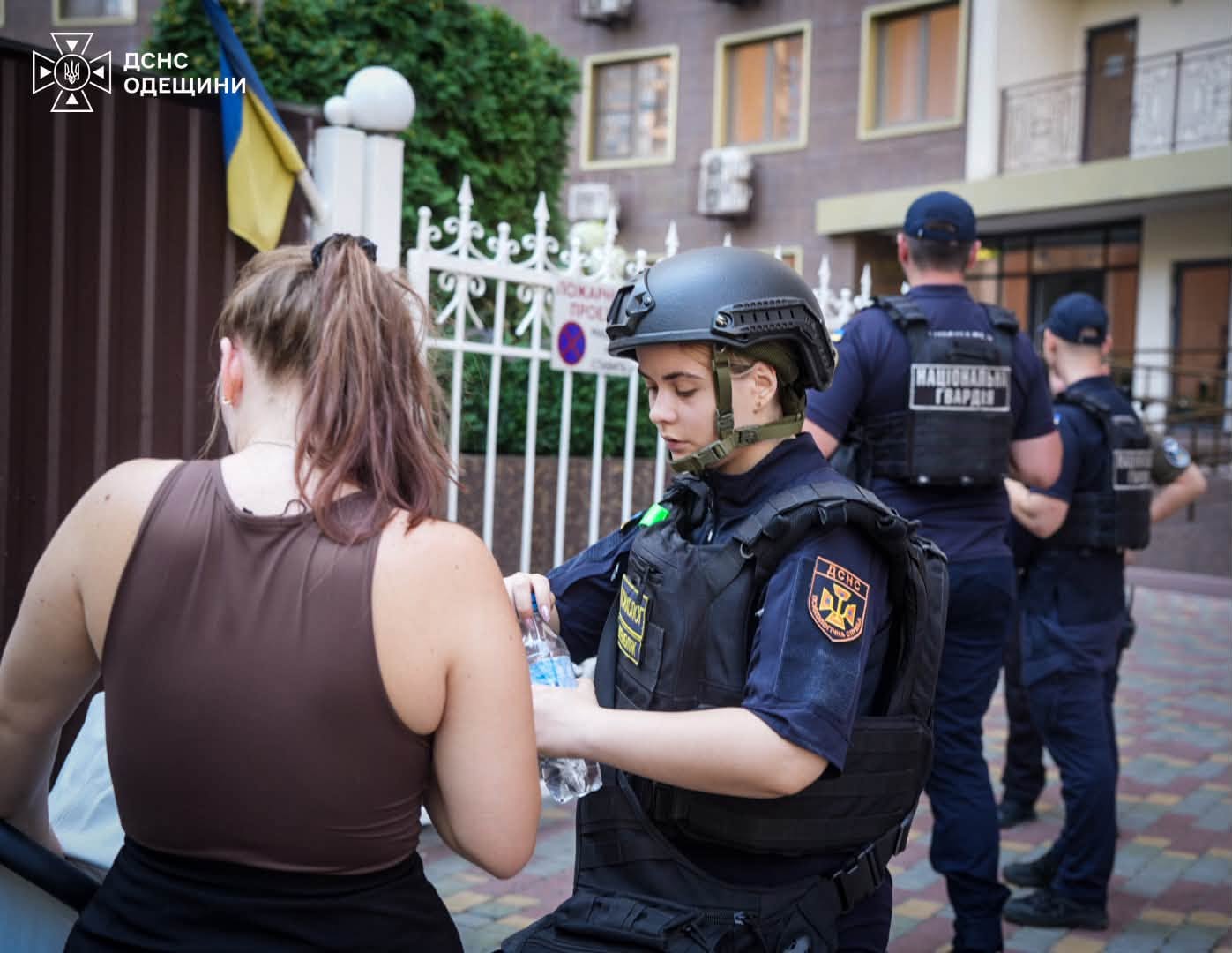Наслідки влучання ворожого БпЛА в одеську багатоповерхівку (фото, відео) Наслідки влучання ворожого БпЛА в одеську багатоповерхівку (фото, відео)
