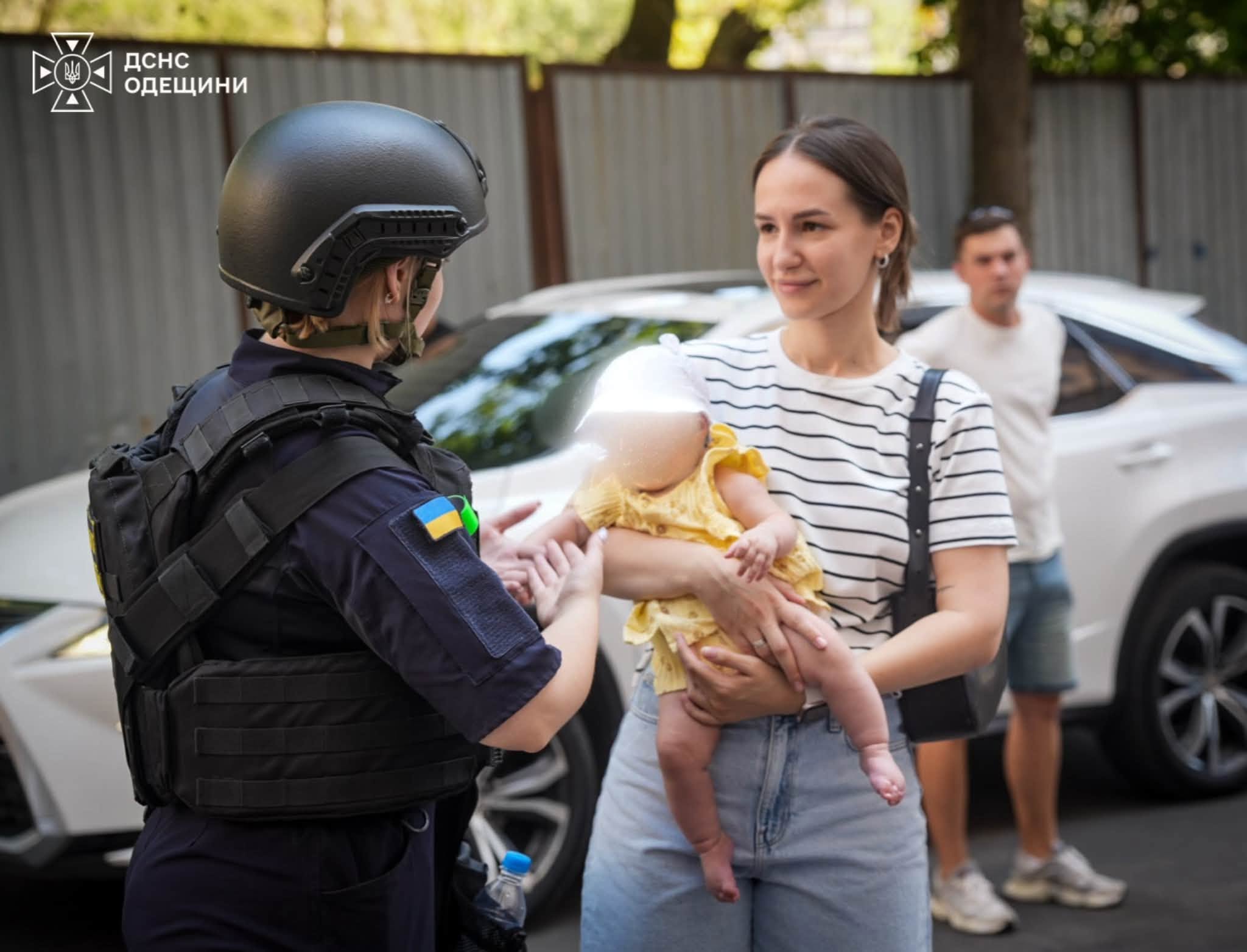 Наслідки влучання ворожого БпЛА в одеську багатоповерхівку (фото, відео) Наслідки влучання ворожого БпЛА в одеську багатоповерхівку (фото, відео)