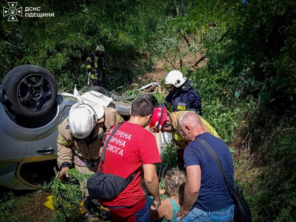На Одещині автівка злетіла у кювет: серед травмованих — дитина На Одещині автівка злетіла у кювет: серед травмованих — дитина