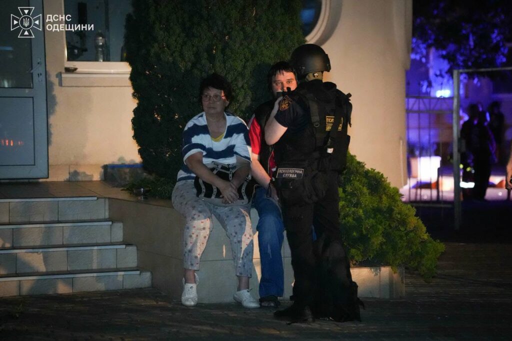 Ворожий дрон влучив у багатоповерхівку в Одесі: подробиці нічної атаки Вражеский дрон попал в многоэтажку в Одессе: подробности ночной атаки