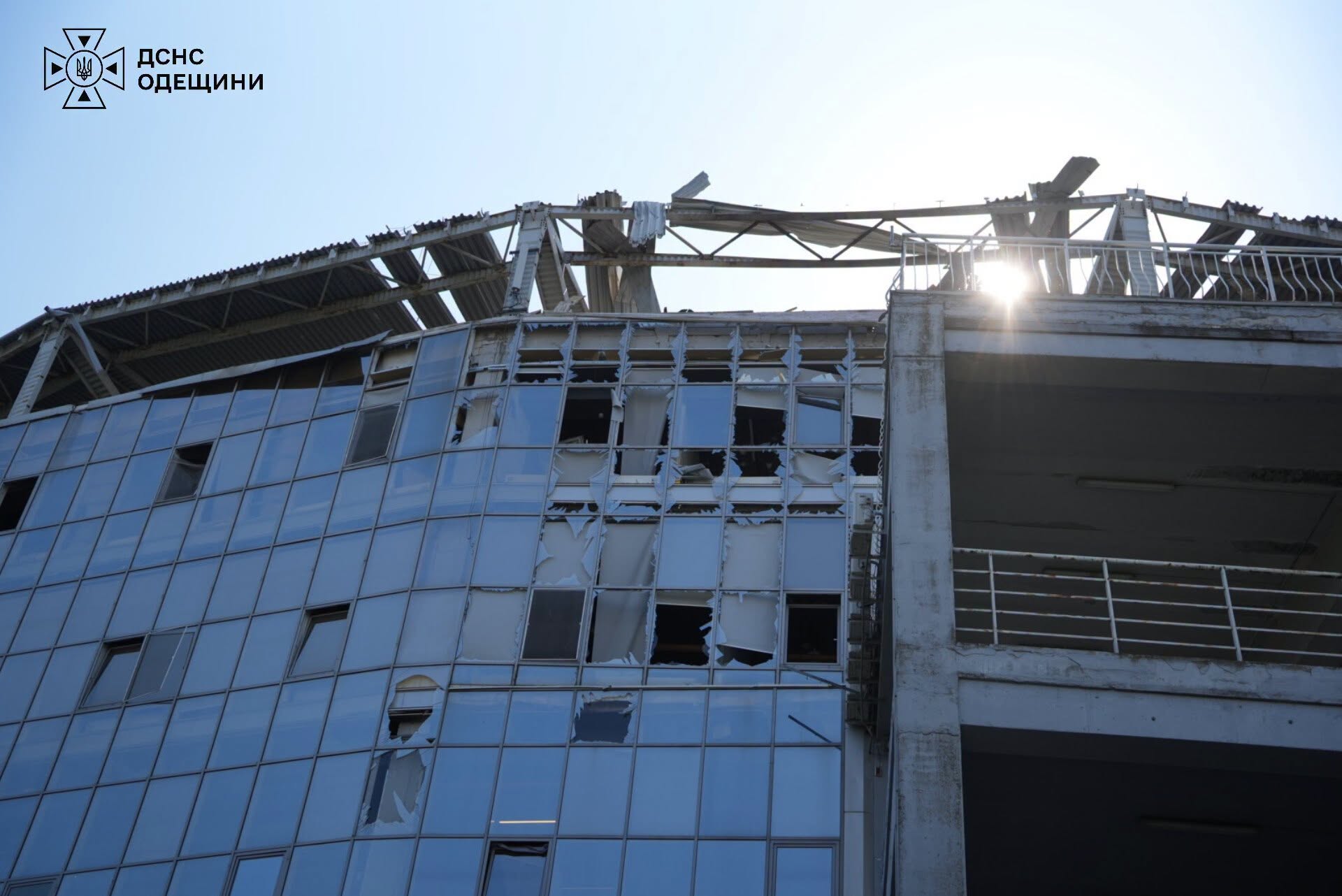 Внаслідок атаки РФ по Одесі пошкоджено футбольний стадіон «Чорноморець», постраждала людина (оновлено) Внаслідок атаки РФ по Одесі пошкоджено футбольний стадіон «Чорноморець», постраждала людина (оновлено)