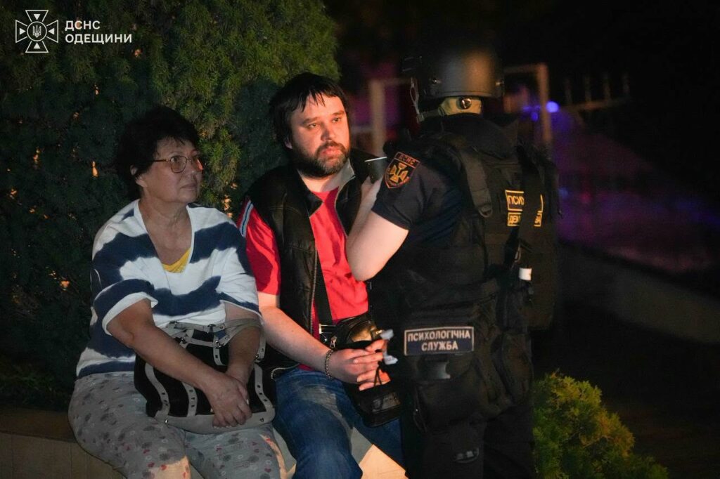 Ворожий дрон влучив у багатоповерхівку в Одесі: подробиці нічної атаки Вражеский дрон попал в многоэтажку в Одессе: подробности ночной атаки