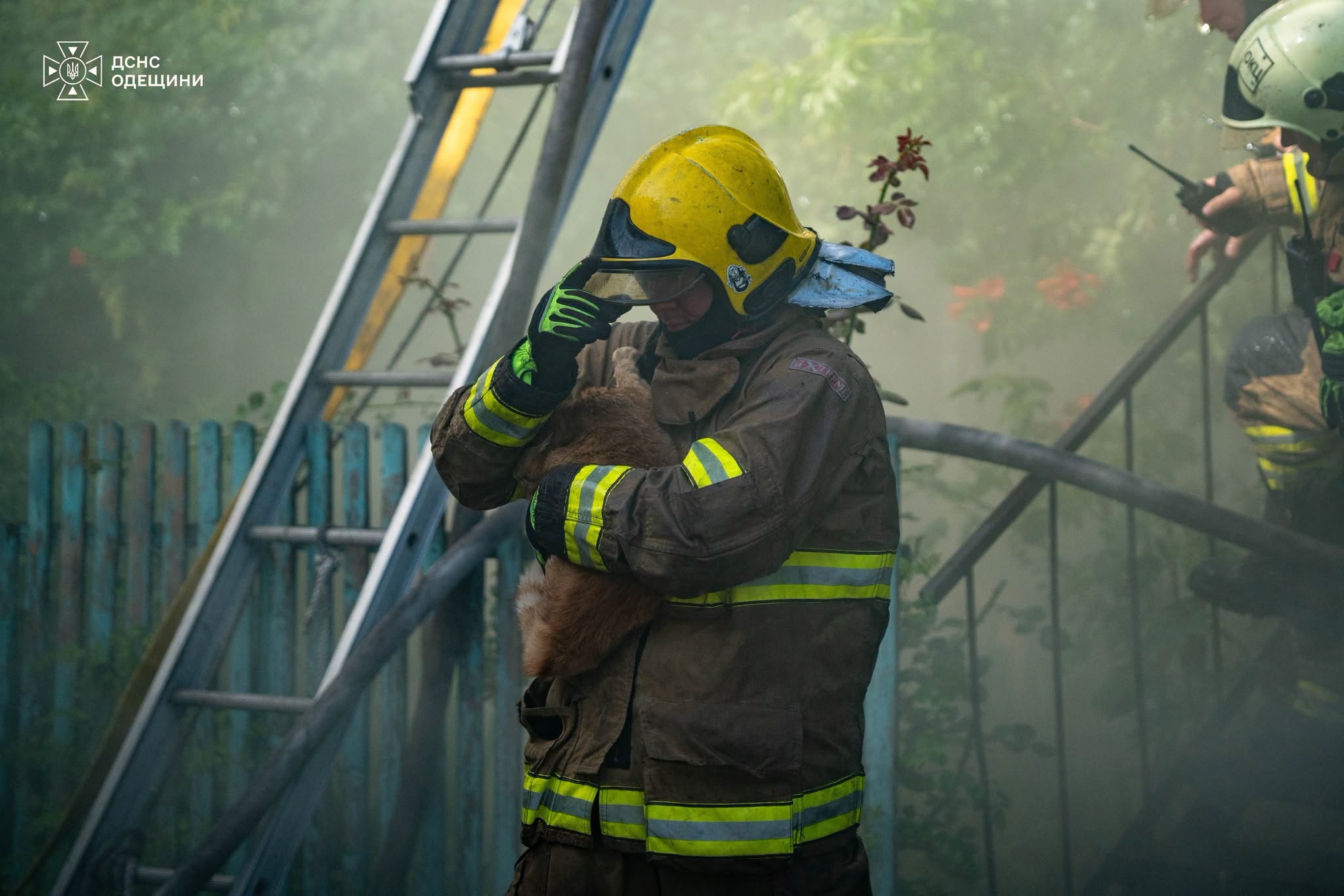 В Одесі на Молдаванці горіла двоповерхівка (фото, відео) В Одесі на Молдаванці горіла двоповерхівка (фото, відео)