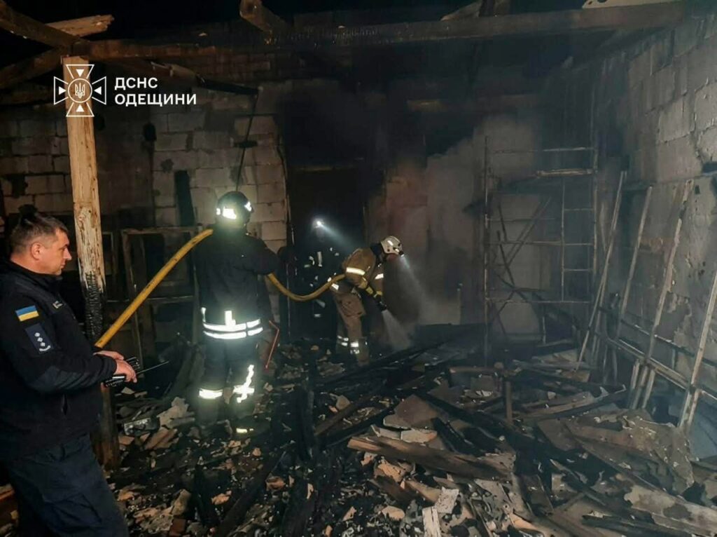 Палали інфраструктурні об’єкти та дачні будинки: наслідки масованого обстрілу Одещини