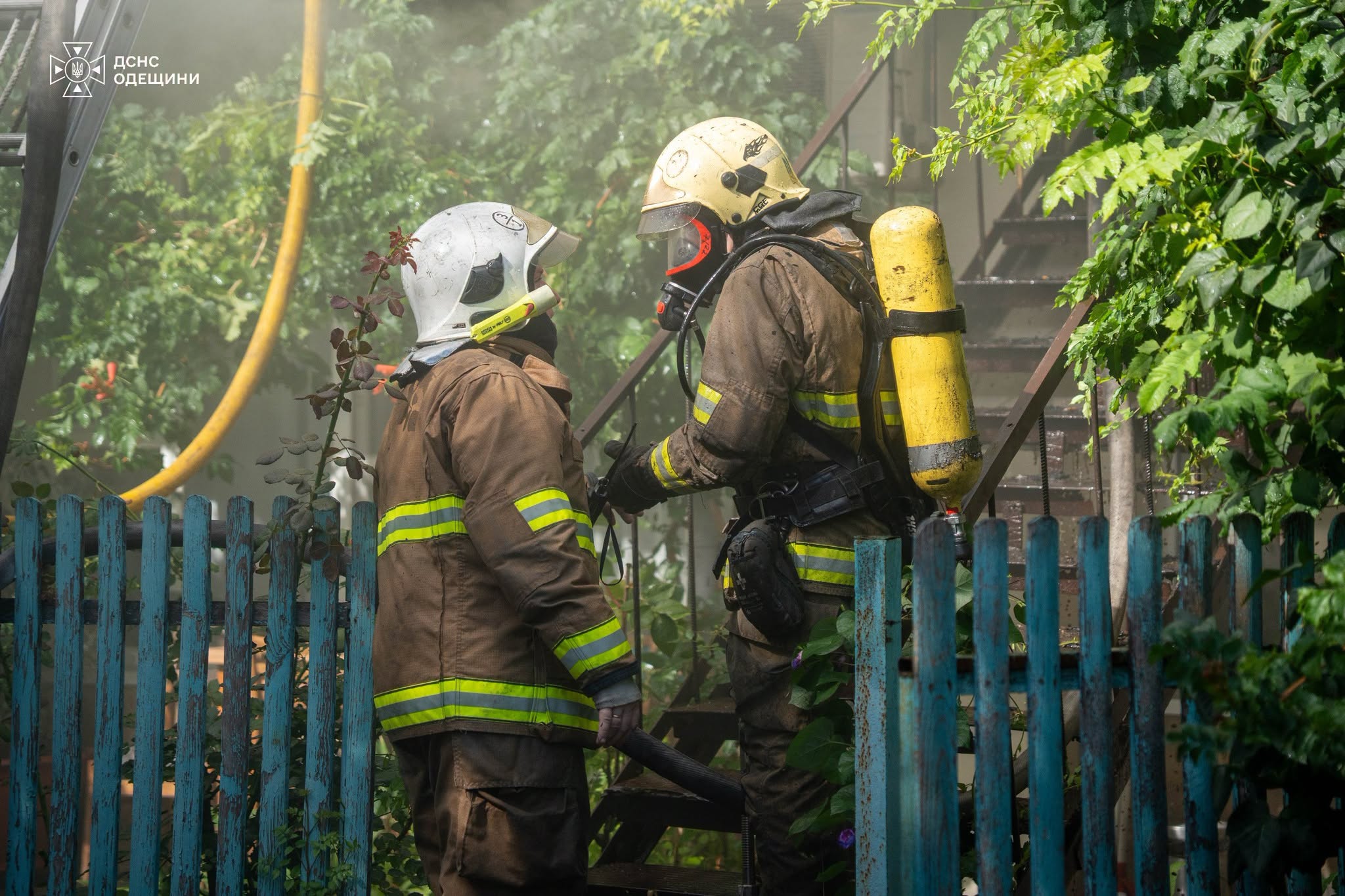 В Одесі на Молдаванці горіла двоповерхівка (фото, відео) В Одесі на Молдаванці горіла двоповерхівка (фото, відео)