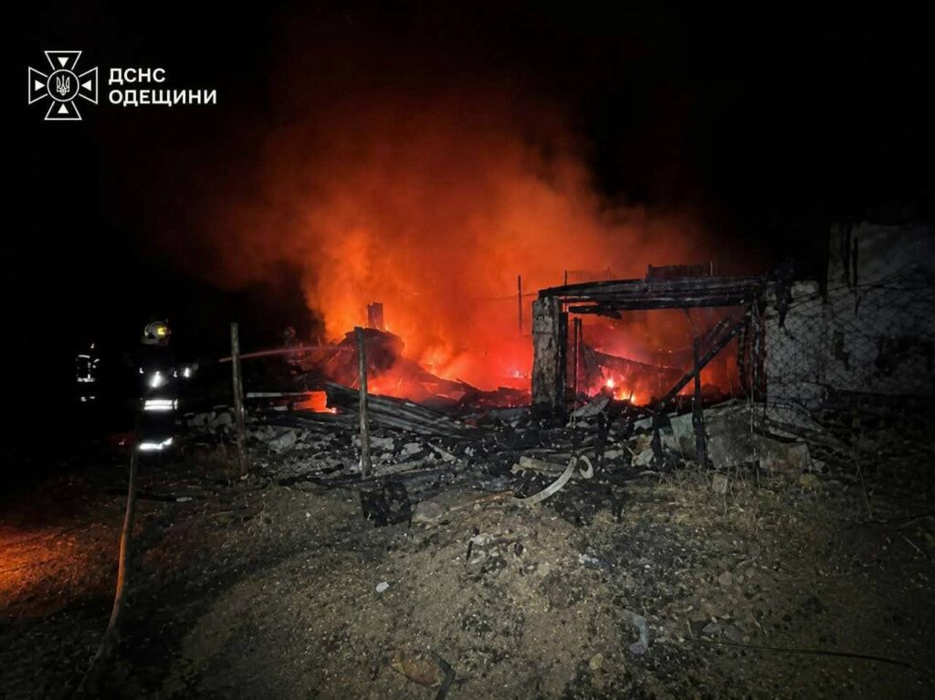Палали інфраструктурні об’єкти та дачні будинки: наслідки масованого обстрілу Одещини