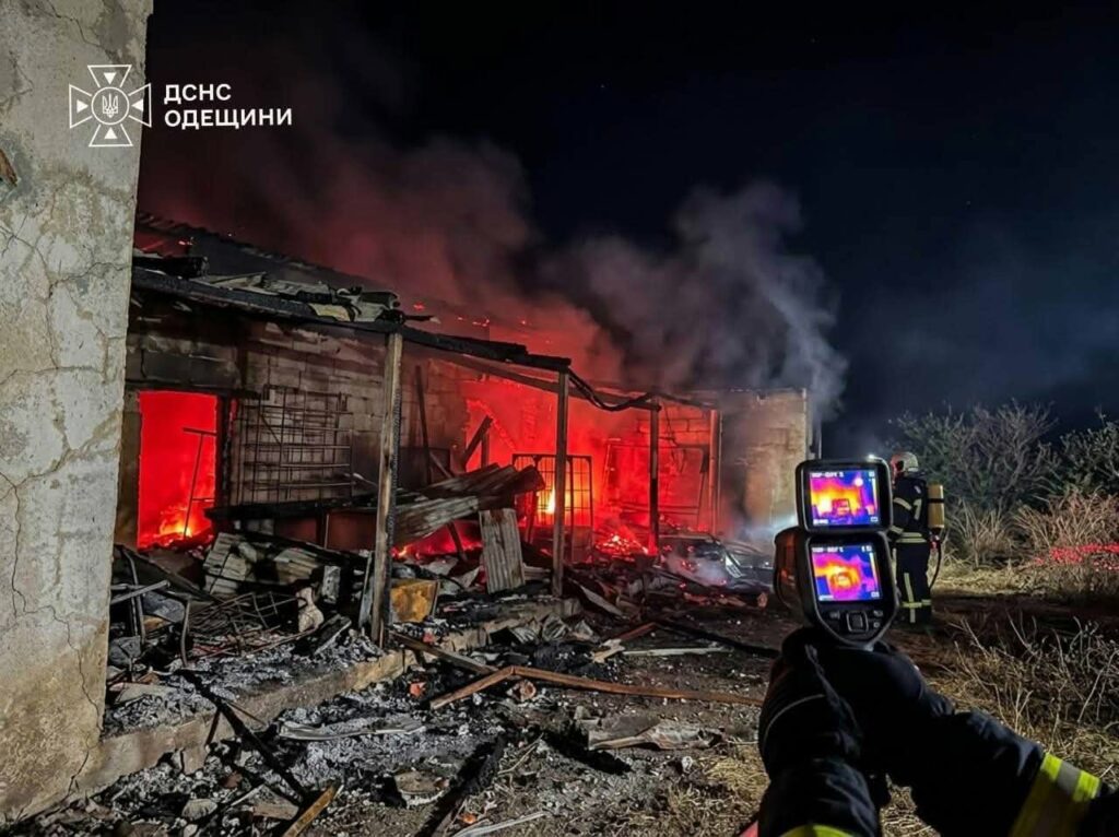 Палали інфраструктурні об’єкти та дачні будинки: наслідки масованого обстрілу Одещини