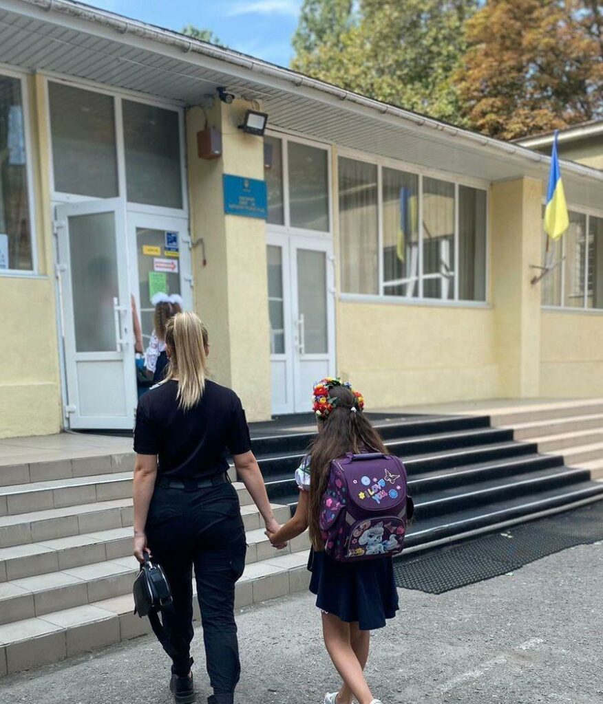 Зникнення дітей, небезпеки у соцмережах і те, що дорослі помічають надто пізно: з якими викликами сьогодні працює ювенальна поліція Зникнення дітей, небезпеки у соцмережах і те, що дорослі помічають надто пізно: з якими викликами сьогодні працює ювенальна поліція
