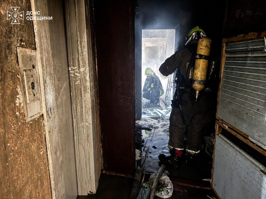 В Одесі під час пожежі в дев’ятиповерхівці врятували 95-річну жінку В Одесі під час пожежі в дев’ятиповерхівці врятували 95-річну жінку