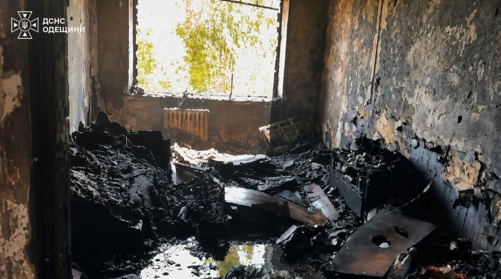 В Одесі під час пожежі в дев’ятиповерхівці врятували 95-річну жінку В Одесі під час пожежі в дев’ятиповерхівці врятували 95-річну жінку