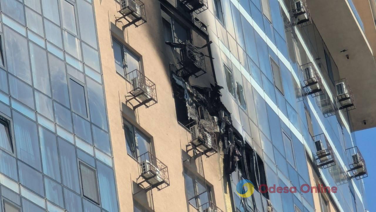 Наслідки влучання ворожого БпЛА в одеську багатоповерхівку (фото, відео) Наслідки влучання ворожого БпЛА в одеську багатоповерхівку (фото, відео)