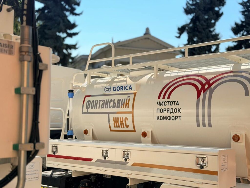 Одеса отримала від Японії вісім гідропромивних машин для комунальних служб Одесса получила от Японии восемь гидропромывочных машин для коммунальных служб