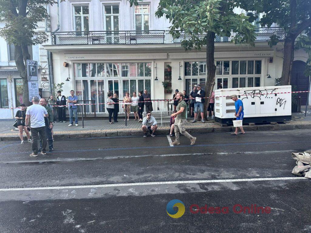 Пожежі, зруйновані будинки та постраждалі люди: Одеса оговтується від нічного обстрілу Пожары, разрушенные дома и пострадавшие люди: Одесса приходит в себя после ночного обстрела