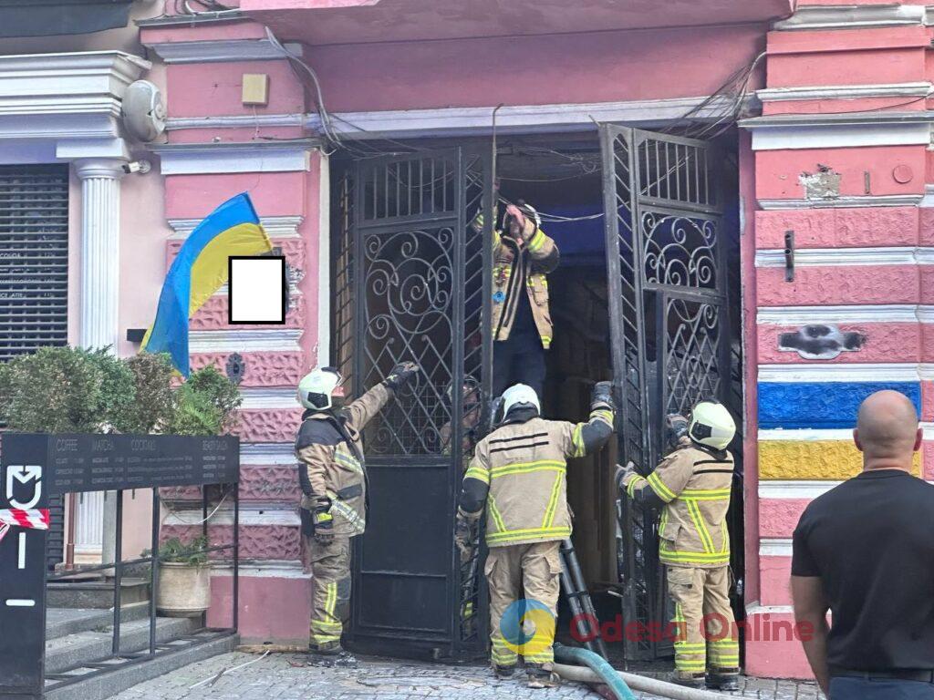 Пожежі, зруйновані будинки та постраждалі люди: Одеса оговтується від нічного обстрілу Пожары, разрушенные дома и пострадавшие люди: Одесса приходит в себя после ночного обстрела