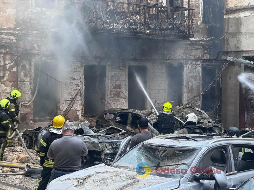 Пожежі, зруйновані будинки та постраждалі люди: Одеса оговтується від нічного обстрілу Пожары, разрушенные дома и пострадавшие люди: Одесса приходит в себя после ночного обстрела