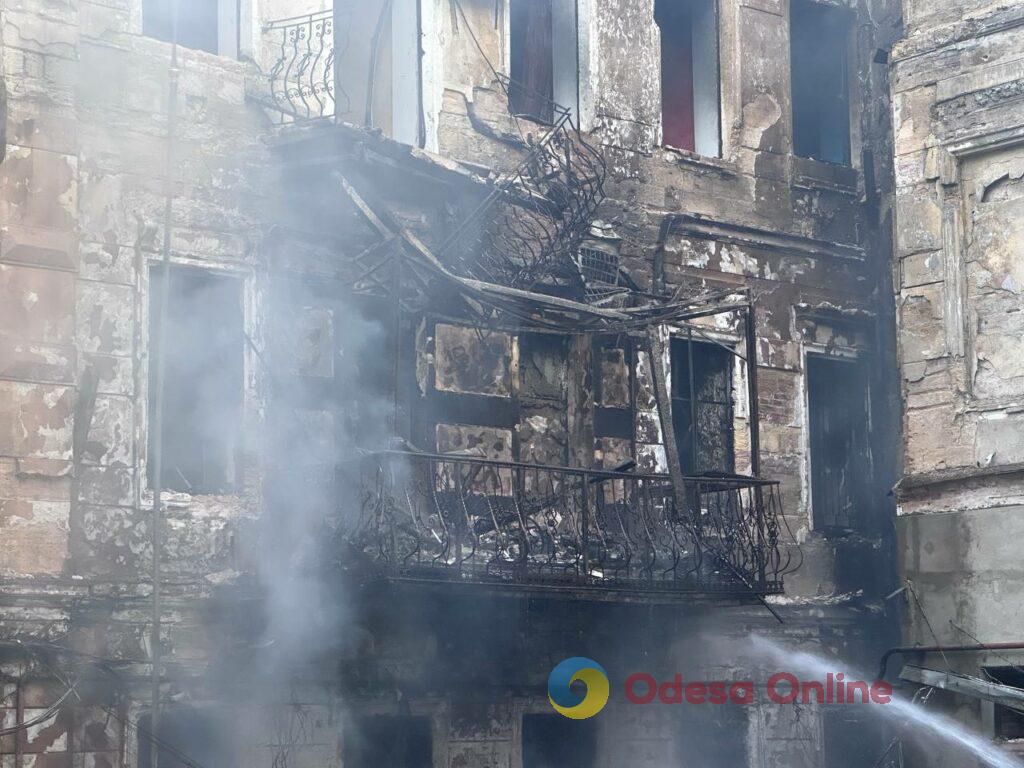 Пожежі, зруйновані будинки та постраждалі люди: Одеса оговтується від нічного обстрілу Пожары, разрушенные дома и пострадавшие люди: Одесса приходит в себя после ночного обстрела
