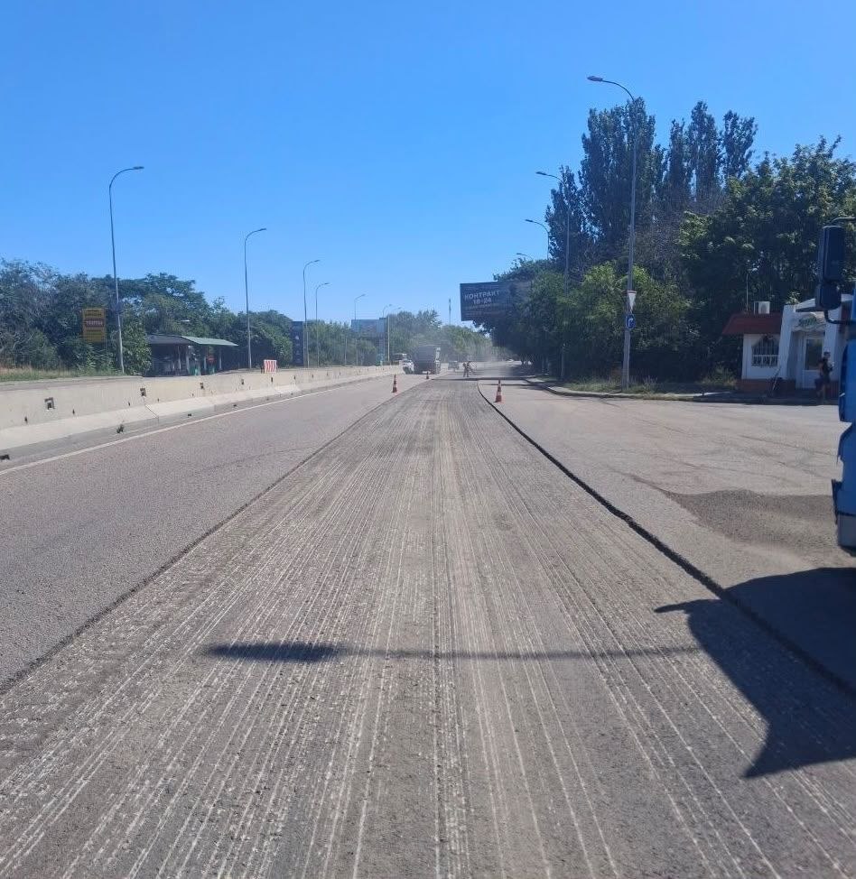 На в’їзді до Одеси ремонтують дорожнє покриття: роботи планують завершити за три дні На в’їзді до Одеси ремонтують дорожнє покриття: роботи планують завершити за три дні