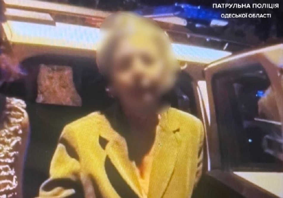 Одеські патрульні повернули додому літню жінку, яка заблукала на вулиці