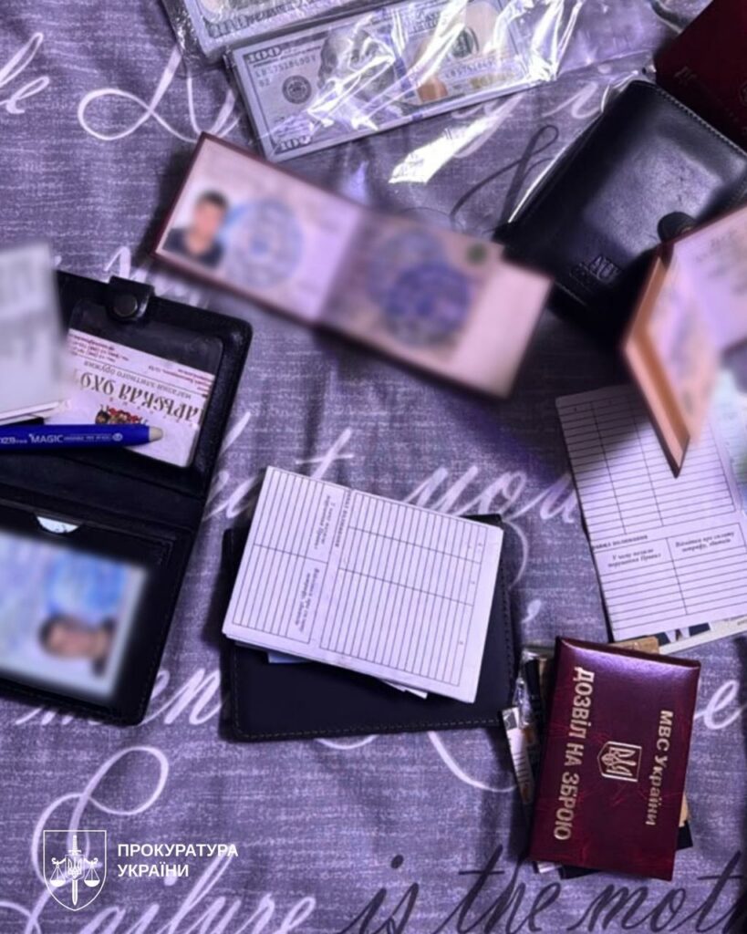 Душили та били в кайданках: 10 працівників ТЦК підозрюють у катуванні та викраденні людей Душили и били в наручниках: в Одессе 10 сотрудников ТЦК подозревают в пытках и похищении людей