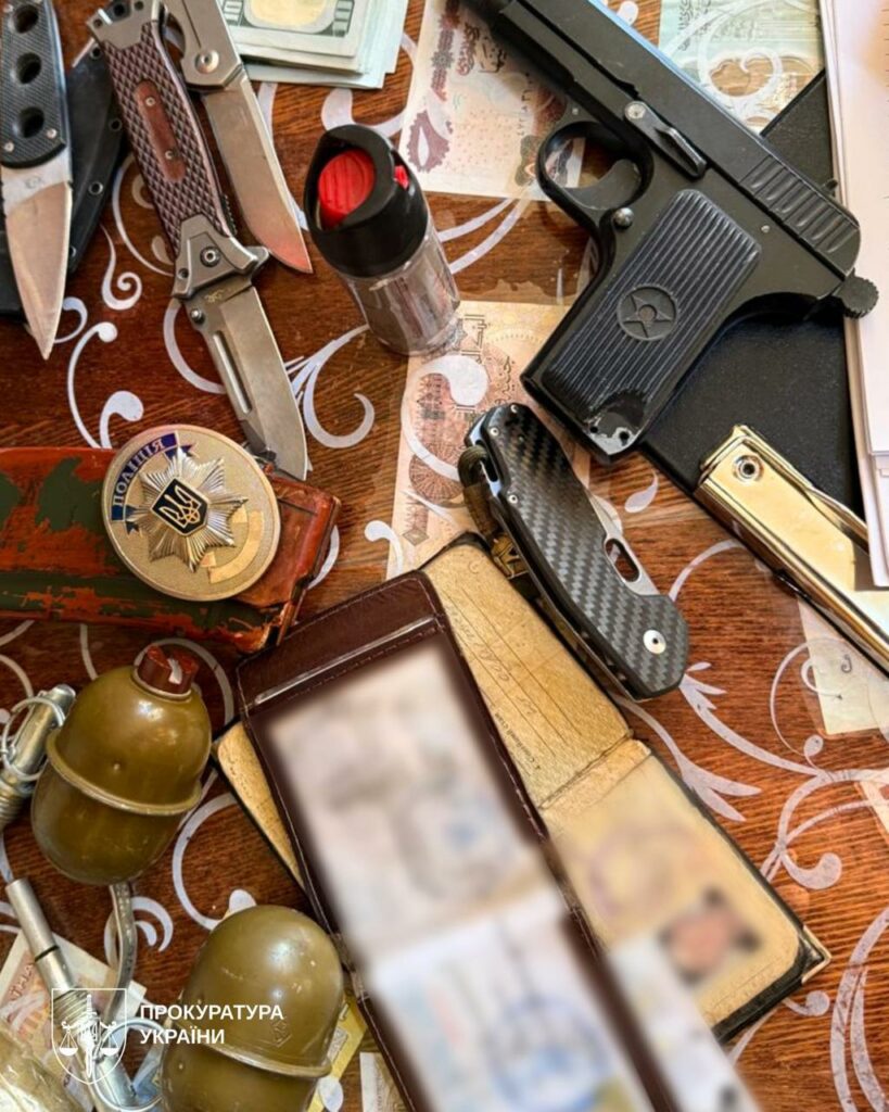 Душили та били в кайданках: 10 працівників ТЦК підозрюють у катуванні та викраденні людей Душили и били в наручниках: в Одессе 10 сотрудников ТЦК подозревают в пытках и похищении людей