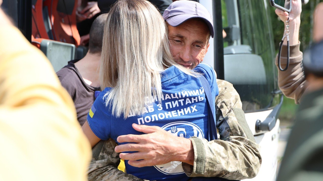 З російського полону повернули 103 українських захисників
