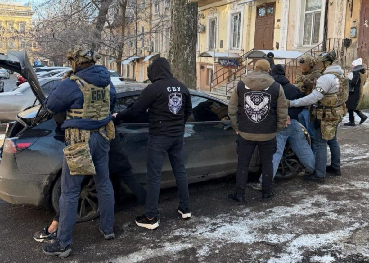Вимагали гроші, били та переслідували людей: в Одесі засудили членів злочинного угруповання Вимагали гроші, били та переслідували людей: в Одесі засудили членів злочинного угруповання