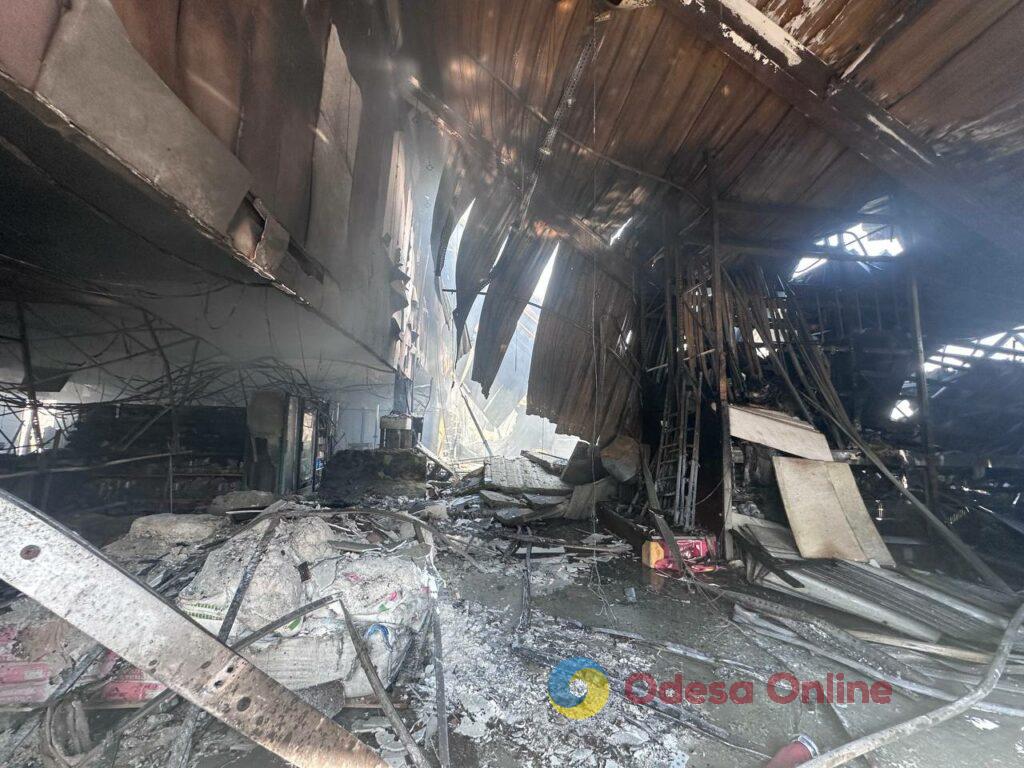 РФ атакувала Одесу: палає гіпермаркет «Епіцентр» (фоторепортаж) РФ атакувала Одесу: палає гіпермаркет «Епіцентр» (фоторепортаж)