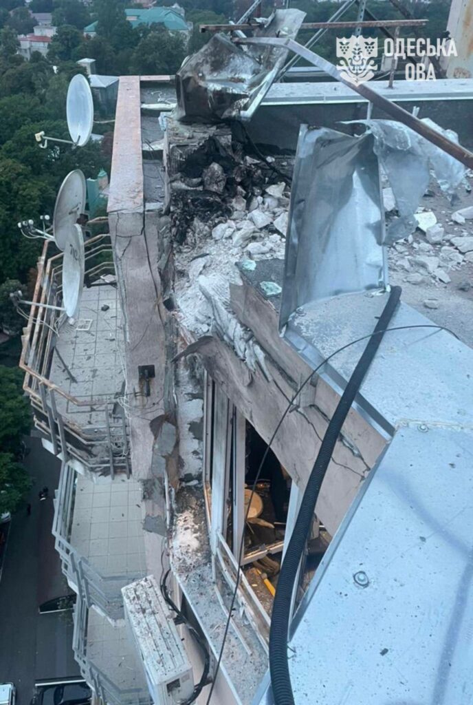 РФ завдала масованого удару по Одещині: пошкоджені школи, багатоповерхівка та авто РФ завдала масованого удару по Одещині: пошкоджені школи, багатоповерхівка та авто