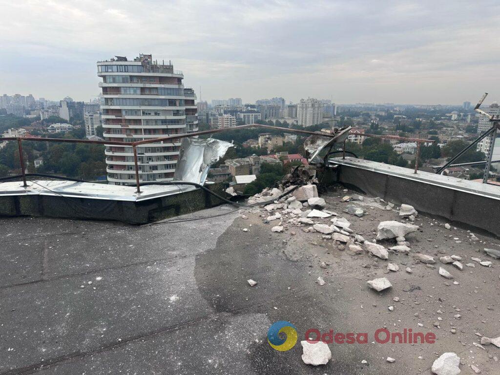 «Приліт» дрона у багатоповерхівку в Одесі: фото квартири та свідчення очевидців «Прилет» дрона в многоэтажку в Одессе: фото квартиры и свидетельства очевидцев
