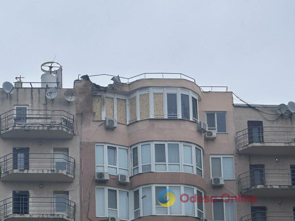 «Приліт» дрона у багатоповерхівку в Одесі: фото квартири та свідчення очевидців «Прилет» дрона в многоэтажку в Одессе: фото квартиры и свидетельства очевидцев