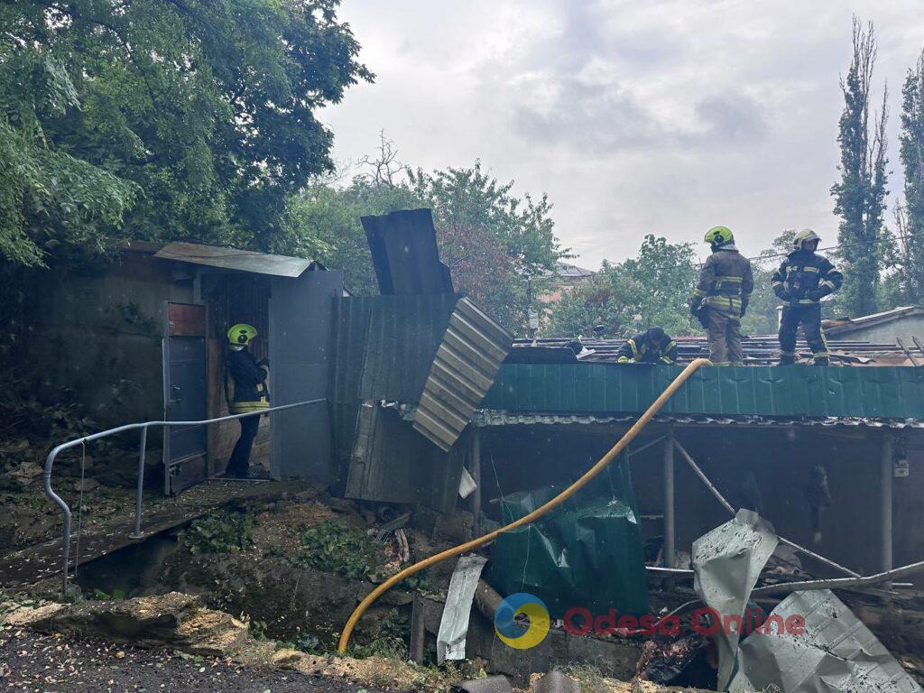 Ранкова атака на Одесу: пошкоджені будинки, є троє поранених (фото, відео)