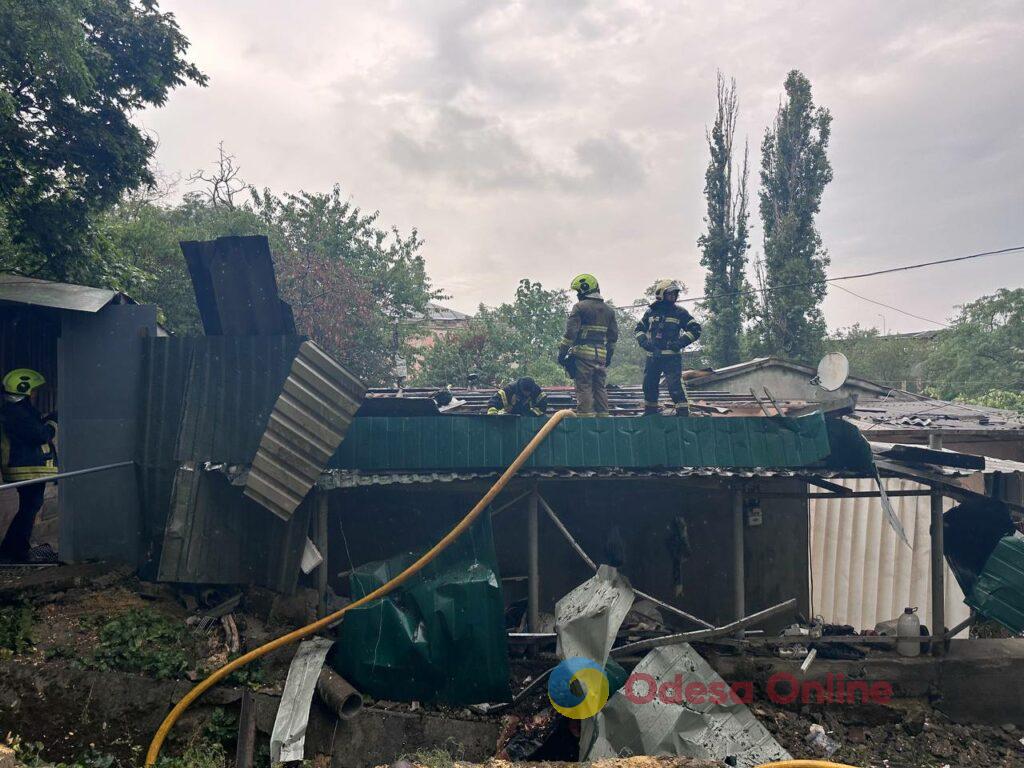 Ранкова атака на Одесу: пошкоджені будинки, є троє поранених (фото, відео)