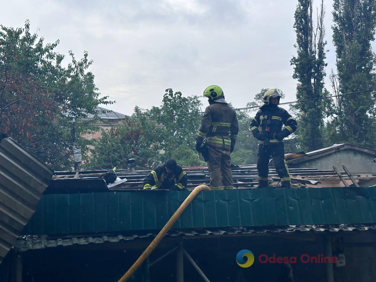 Ранкова атака на Одесу: пошкоджені будинки, є троє поранених (фото, відео)