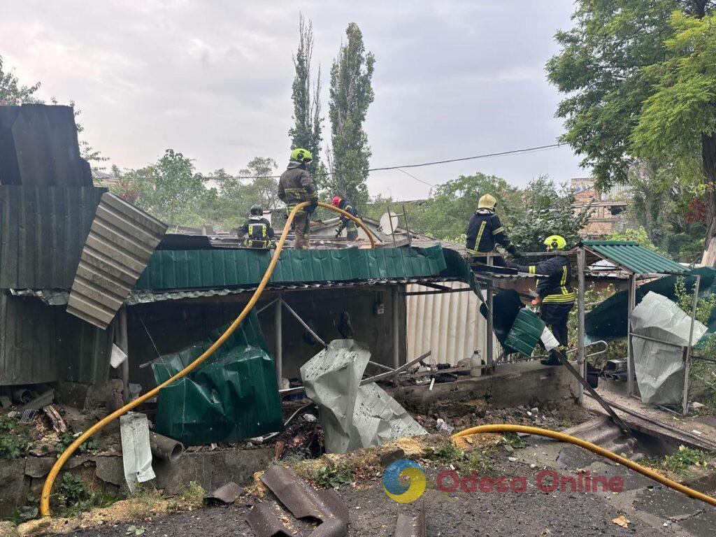 Ранкова атака на Одесу: пошкоджені будинки, є троє поранених (фото, відео)