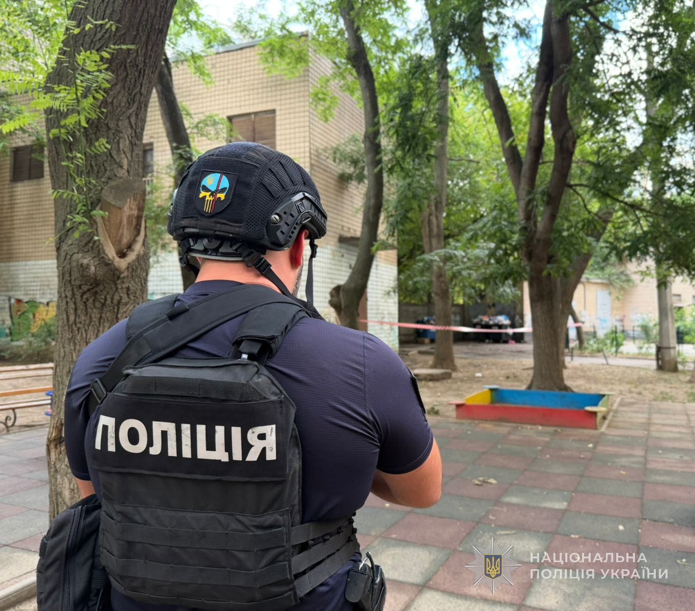 В Одессе возле мусорного бака взорвался неизвестный предмет — пострадала женщина В Одессе возле мусорного бака взорвался неизвестный предмет — пострадала женщина