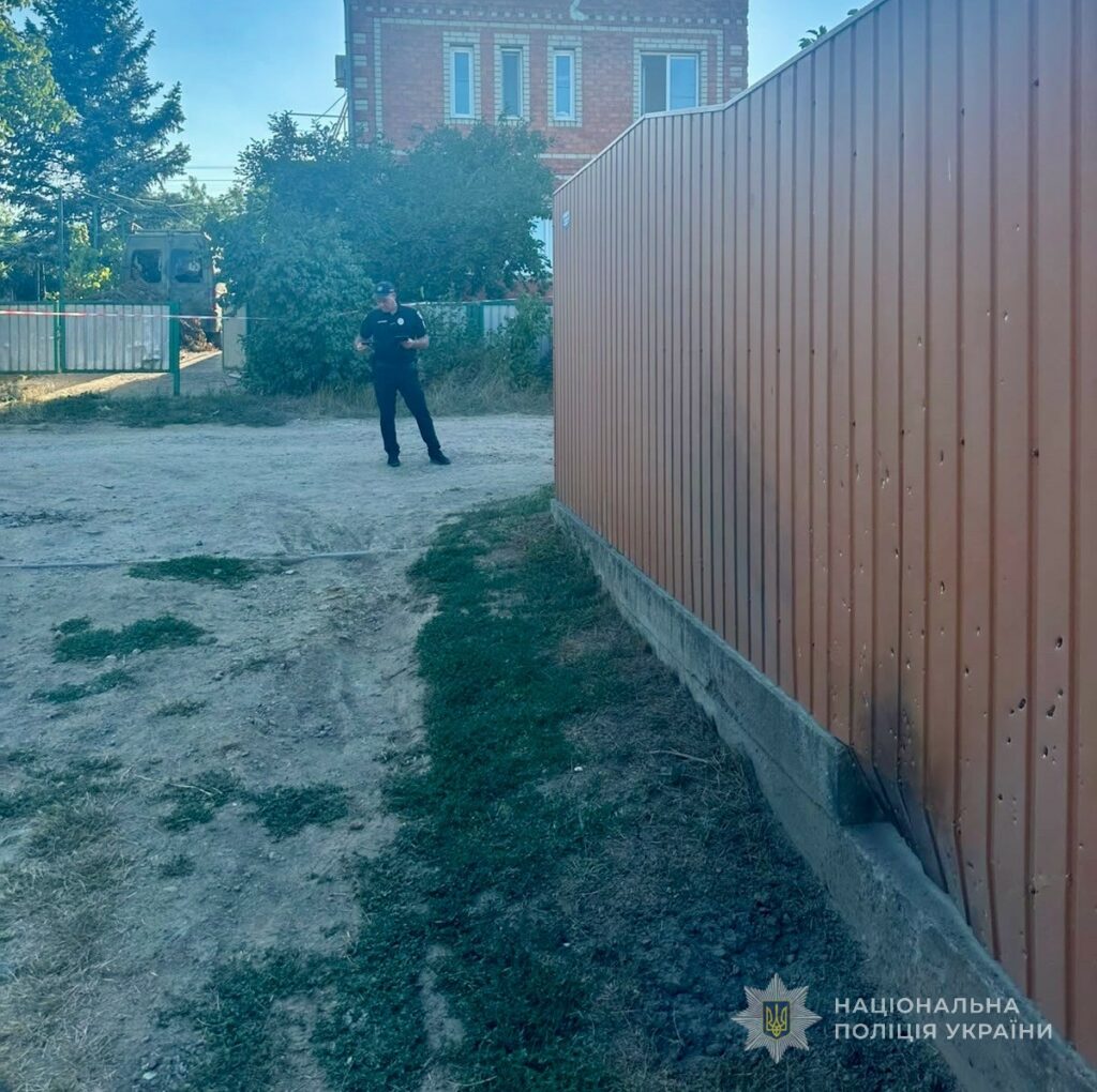 Военнослужащая закидала двор соседей гранатами в Одесской области Военнослужащая закидала двор соседей гранатами в Одесской области