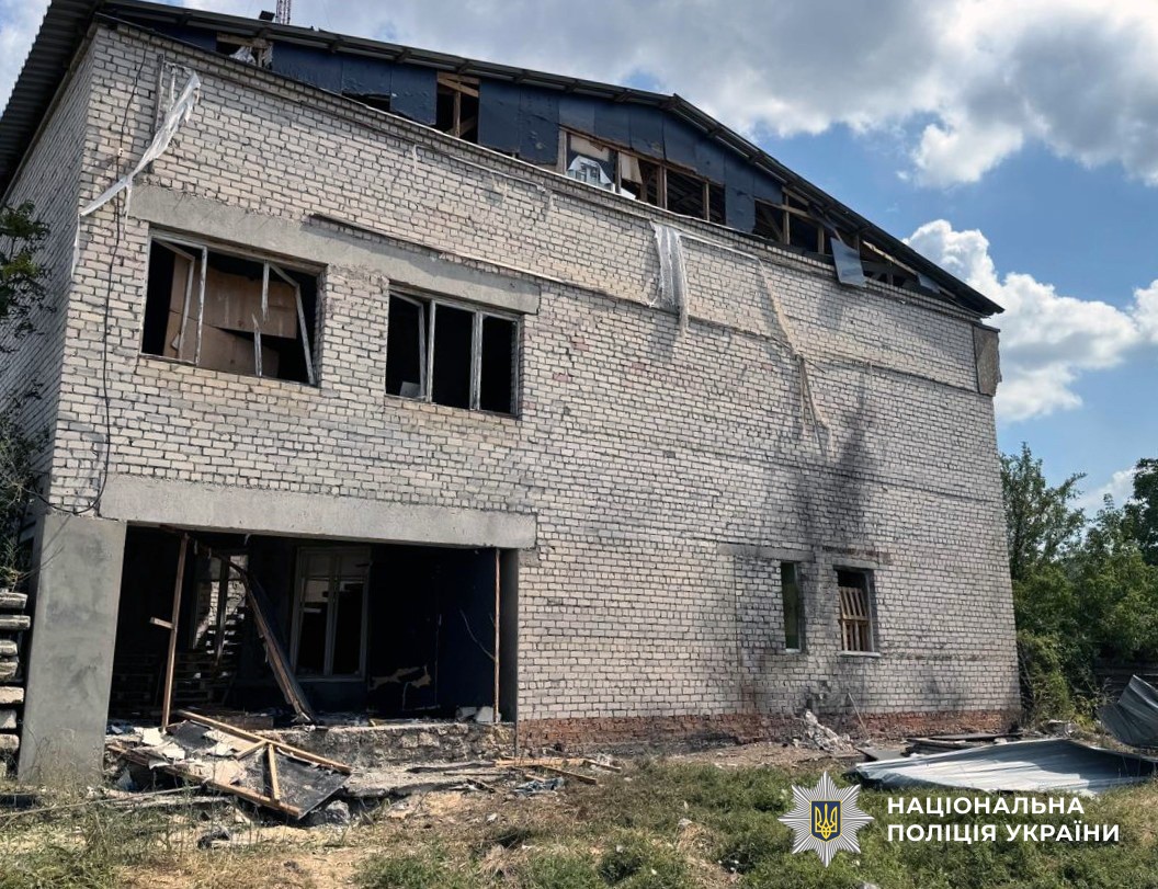 Поліція фіксує наслідки ворожих обстрілів Херсонщини: двоє людей загинули та 12 поранені Поліція фіксує наслідки ворожих обстрілів Херсонщини: двоє людей загинули та 12 поранені