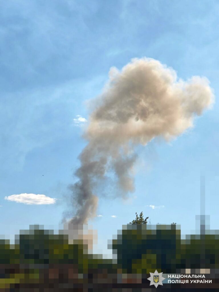 Поліція фіксує наслідки російських обстрілів Херсонщини: поранені 29 людей Поліція фіксує наслідки російських обстрілів Херсонщини: поранені 29 людей