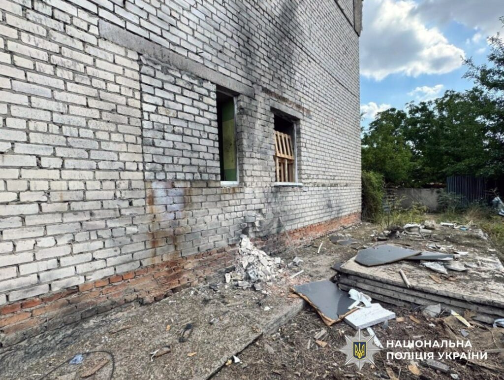 Поліція фіксує наслідки російських обстрілів Херсонщини: поранені 29 людей Поліція фіксує наслідки російських обстрілів Херсонщини: поранені 29 людей