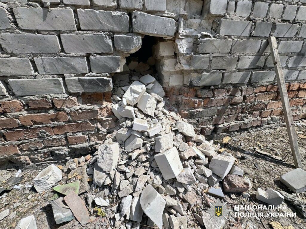 Поліція фіксує наслідки російських обстрілів Херсонщини: поранені 29 людей Поліція фіксує наслідки російських обстрілів Херсонщини: поранені 29 людей