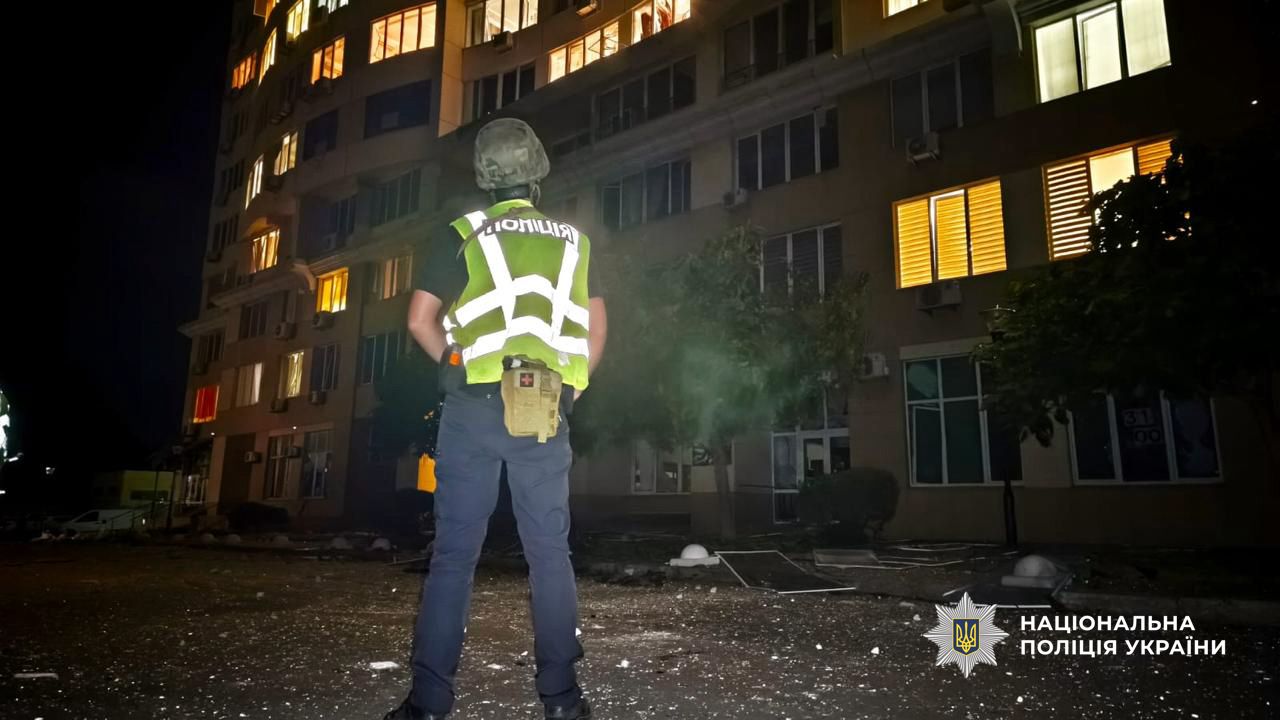 В результате ночной атаки РФ на Одессу пострадали 17 человек, в том числе трое детей В результате ночной атаки РФ на Одессу пострадали 17 человек, в том числе трое детей