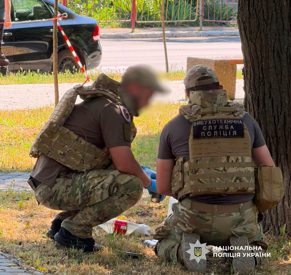 В Одессе задержали молодого человека, пытавшегося продать гранату и самодельную взрывчатку В Одессе задержали молодого человека, пытавшегося продать гранату и самодельную взрывчатку