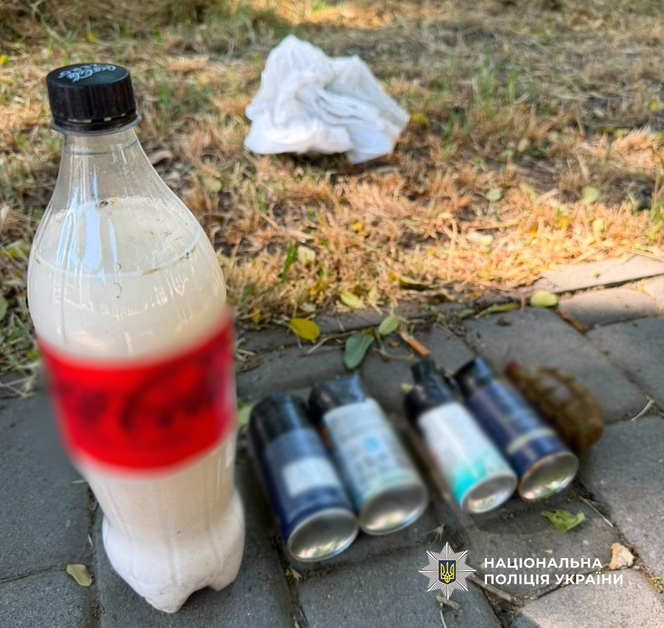 В Одесі затримали молодика, який намагався продати гранату та саморобну вибухівку