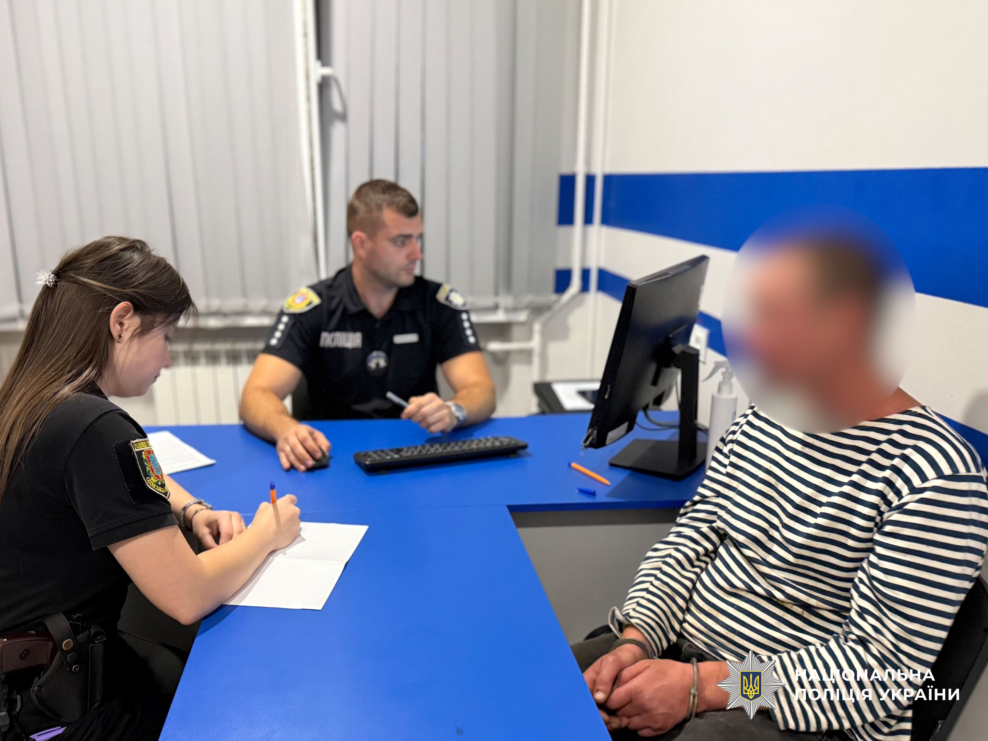 Зарізав знайомого та відтягнув тіло на цвинтар: під Одесою затримали підозрюваного у вбивстві